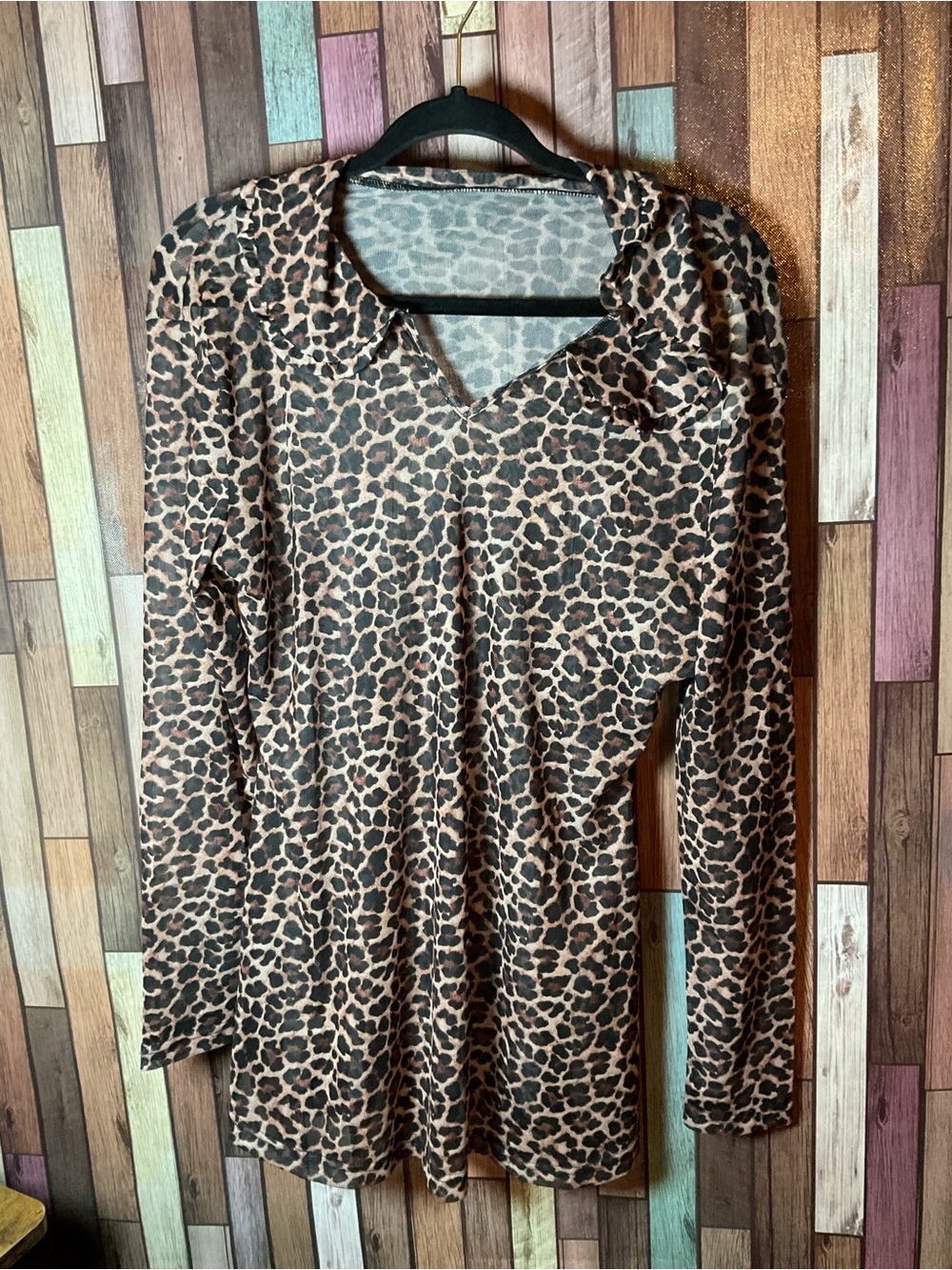 Turquoise Haven Cheetah Mesh Top V-Neck Ruffled Collar Size Large NWT
